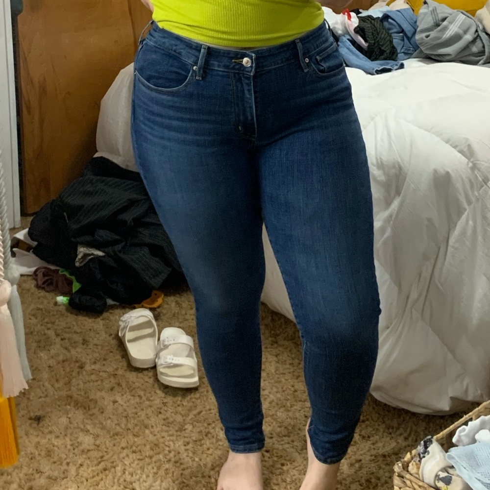 Woman’s skinny Levi’s medium dark wash